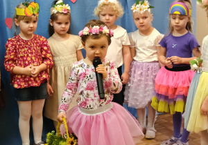 Dziewczynki z grupy 3-, 4- latków.