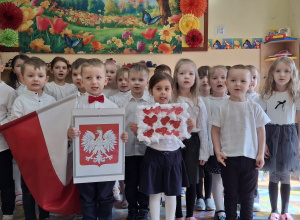 Przedszkolaki pamiętały o majowych świętach.