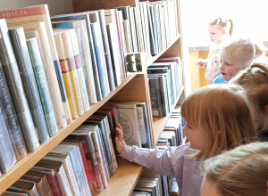 Przedszkolaki z wizytą w Miejskiej Bibliotece Publicznej