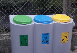Nasze pojemniki do segregacji śmieci.