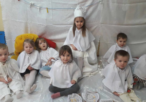 Grupa 3-latków z Królową Zimą