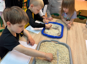 Zabawy z literkami w grupie 4,-5-latków.