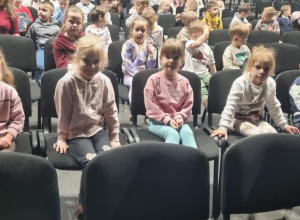 Jeżyki na przedstawieniu " Domek z piernika"